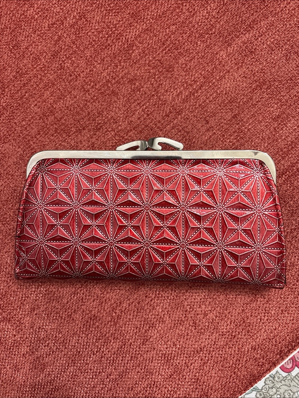 Textured Red Women's Kiss-Lock Clasp Textured Wallet Clutch Vintage Collectible